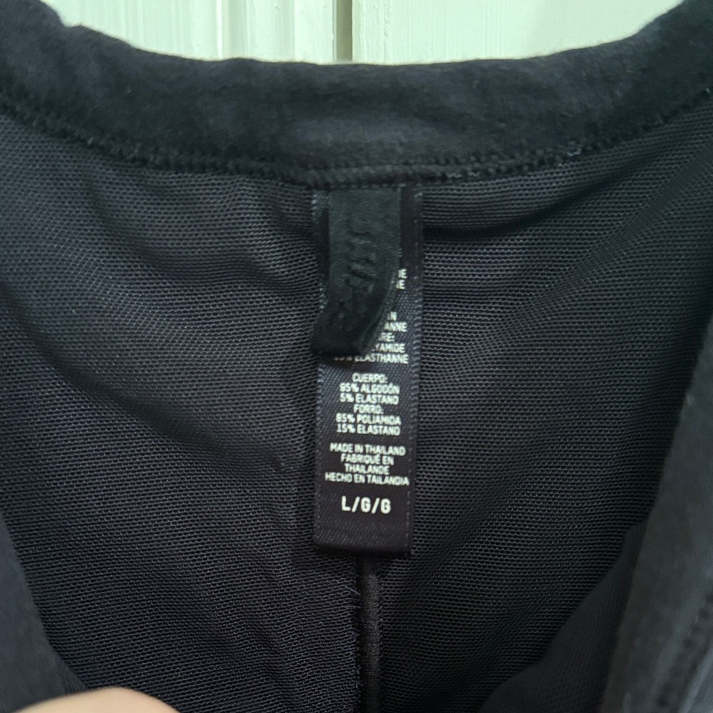 Skims - Picture 3 of 4